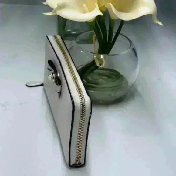 Coach Pebbled Leather Turnlock Bow Accordian Zip Wallet Cream 53415 - Picture 3 of 6